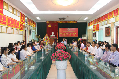 Đoàn cán bộ Phòng giáo dục và giáo viên trường PTDT nội trú, trường THCS Trấn Yên huyện Bắc Sơn (tỉnh Lạng Sơn) thăm và làm việc với nhà trường.